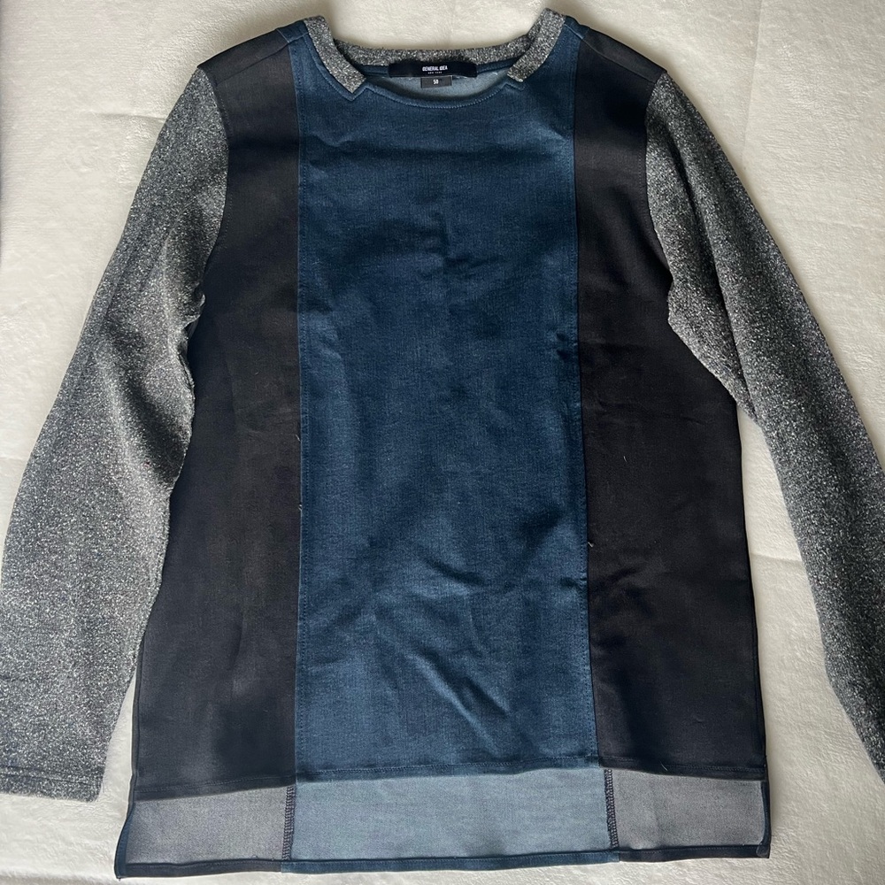 General Idea long sleeved sweater